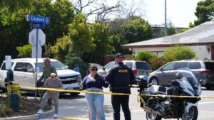 ATAQUE MEZQUITA SAN DIEGO | Los atacantes de la mezquita de San Diego dejaron notas de supremacía racial y odio al islamismo | elperiodico.com
