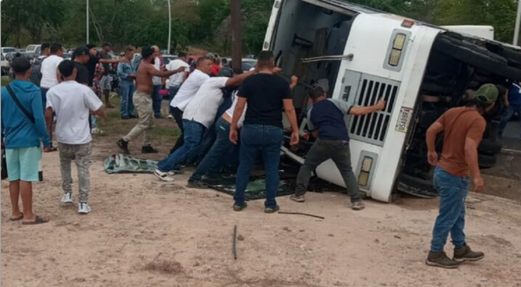 Accidente de autobús en Bolívar dejó un fallecido y 20 heridos