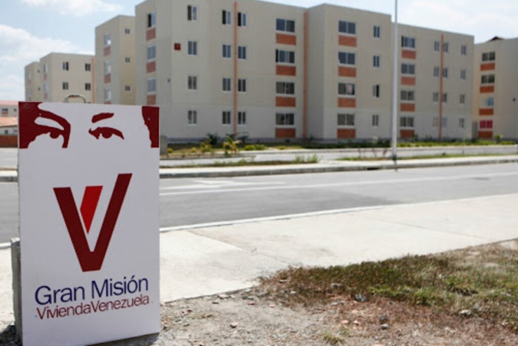 Activan proceso para otorgar títulos de propiedad a beneficiarios de la Misión Vivienda