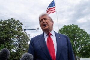 Administración Trump impulsa un billete de 250 dólares con el retrato del presidente