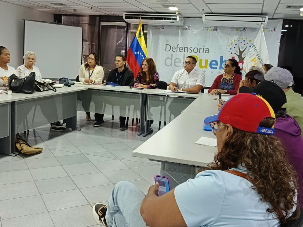 Adultos mayores le piden a la Defensora que los acompañe en su lucha