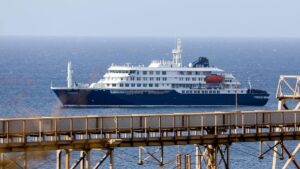 Al menos 14 españoles viajan en el crucero afectado por un posible brote de hantavirus | elperiodico.com