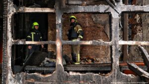 Al menos 18 muertos en ataque a liceo en Lugansk