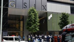 Al menos 20 heridos tras la exposición a un aerosol desconocido en un centro comercial de Tokio | elperiodico.com