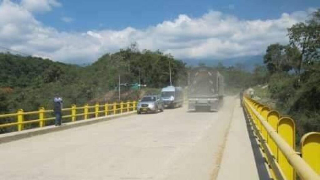 Alcalde de Santander de Quilichao fue interceptado por hombres armados en la vía Panamericana: un niño quedó herido tras cruce de disparos