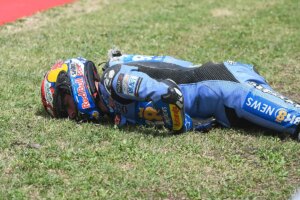 Álex Márquez, con fractura de clavícula y de una vértebra, tras un grave accidente sufrido en el GP de Cataluña | elmundo.es