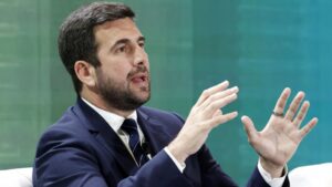 Aliados de Enrique Riquelme le aconsejan no competir ahora con Florentino: «No hay tiempo para montar algo serio» | elmundo.es