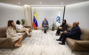 Amnistía Internacional exige al fiscal Devoe libertad para todos los presos políticos en Venezuela – Efecto Cocuyo