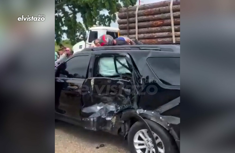 Anzoátegui: Motorizado quedó en el techo de una Ford Explorer tras impactar su moto Yamaha 650 contra el lateral izquierdo de la camioneta