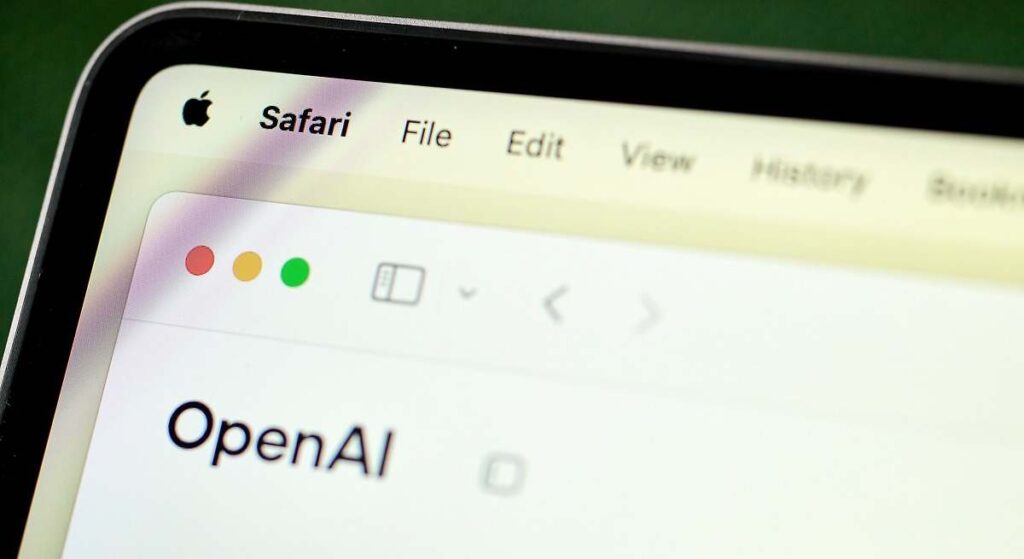 Apple y OpenAI se acercan a la ruptura: el creador de ChatGPT se plantea ir a los tribunales por el fracaso de su alianza