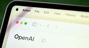 Apple y OpenAI se acercan a la ruptura: el creador de ChatGPT se plantea ir a los tribunales por el fracaso de su alianza