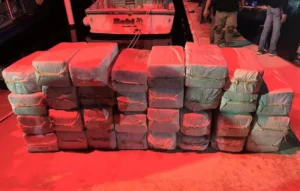Arrestan a tres venezolanos con 643 kilos de cocaína en aguas
