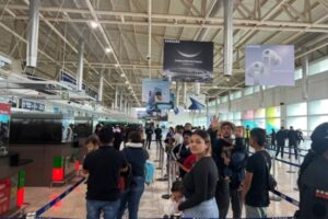 Arribaron al país 134 venezolanos en el primer vuelo humanitario desde Panamá