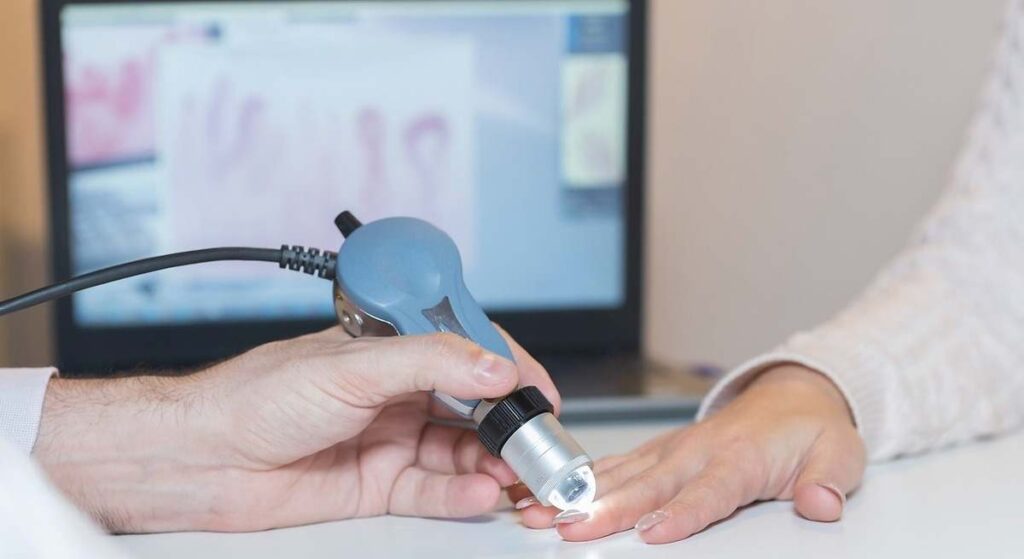 Así podría cambiar el tratamiento de la esclerodermia tras descubrirse diferencias clave entre pacientes hombres y mujeres