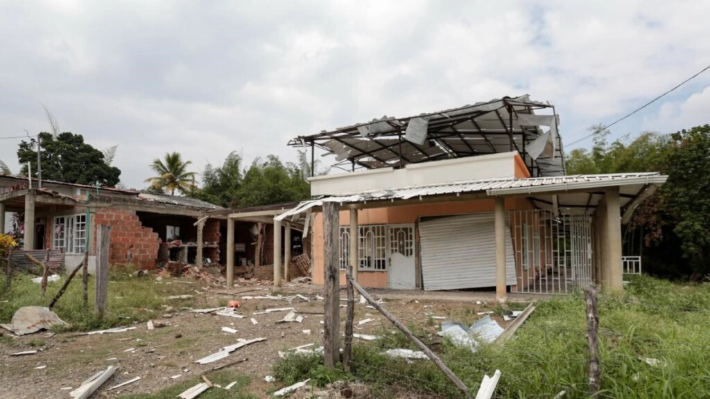 Ataque de disidentes contra la Policía deja dos heridos de la población civil en Robles, en Jamundí, Valle: van 17 explosivos lanzados por drones