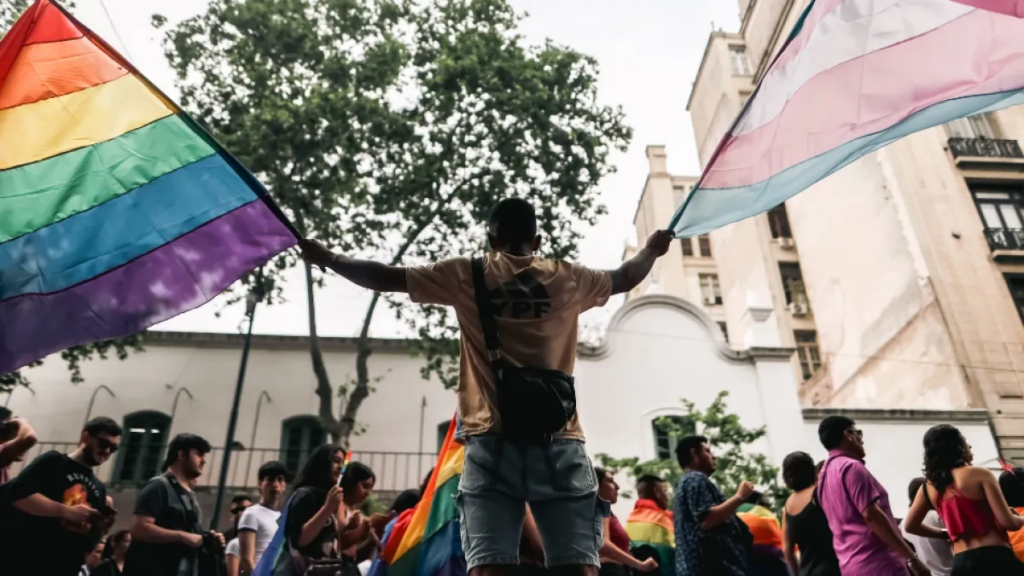 Autoridades investigan presunta agresión policial contra mujer trans dentro de un CAI en Bucaramanga