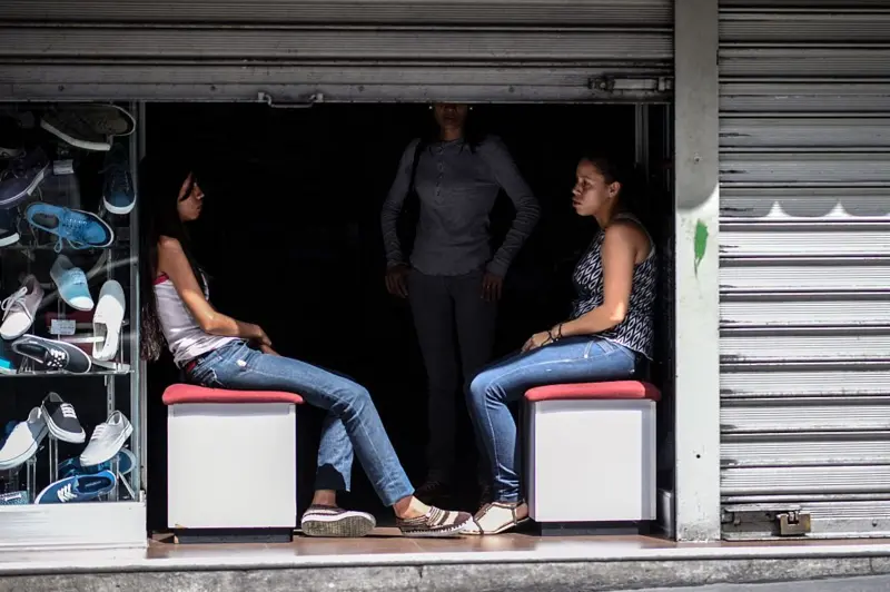 BBC: Por qué a Venezuela le falta energía pese a su riqueza petrolera y cómo eso limita su recuperación