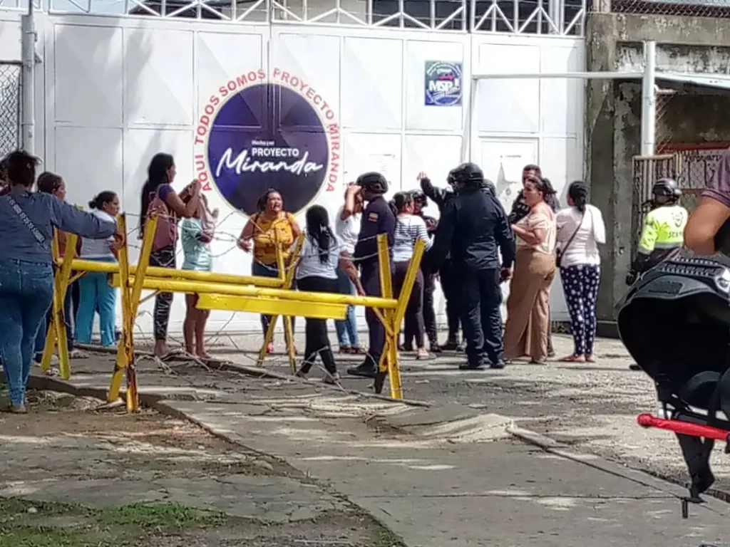 Barinas | Reclusos del Injuba queman objetos ante intervención militar y restricción total