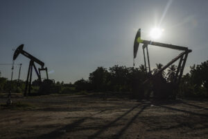 Bloomberg: ExxonMobil y ConocoPhillips negocian garantías para regresar a Venezuela