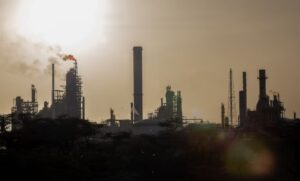 Bloomberg | Las petroleras vuelven a mirar a Venezuela, pero con cautela ante nuevas inversiones – AlbertoNews