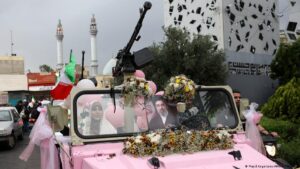 Bodas públicas en Irán de parejas dispuestas al sacrificio