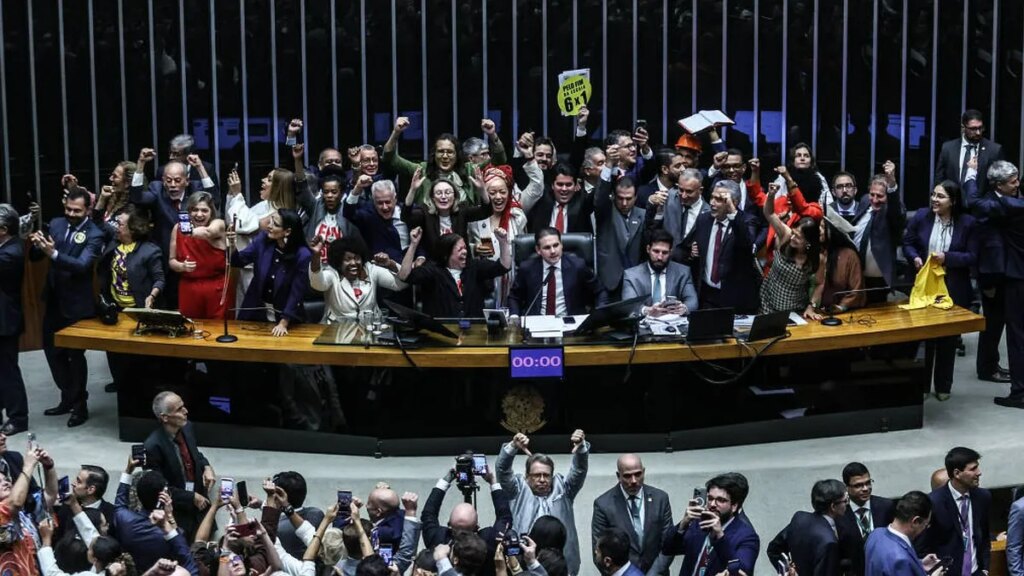 Brasil avanza con la reducción de la jornada laboral: Diputados aprobó el proyecto que elimina la escala 6x1