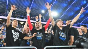 Bundesliga: Paderborn celebra su regreso a primera división