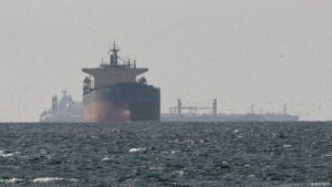 Buque petrolero es atacado cerca de Emiratos Árabes Unidos