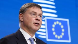 CRISIS ENERGÉTICA | Bruselas reconoce que la economía europea se acerca a la estanflación: menor crecimiento y mayor inflación | elperiodico.com