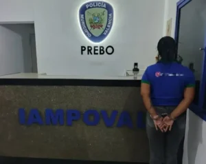 Cajera detenida por apropiación indebida de dinero en una farmacia