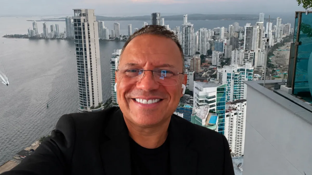 Candidato presidencial Santiago Botero fue desalojado por la Policía de lujoso apartamento en Cartagena: lo señalan de violencia intrafamiliar