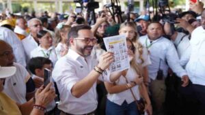 Candidato ultraderechista De la Espriella vota en Barranquilla