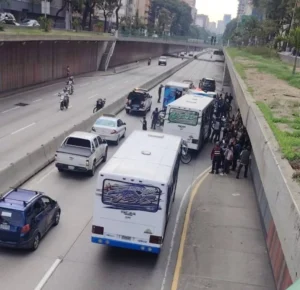 Cicpc esclareció robo a bus en Caracas y capturó al responsable