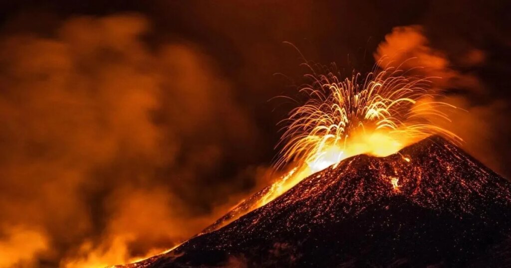 Científicos descubren bajo el volcán Etna un sistema profundo de magma atrapado desde hace millones de años: podría alimentarse desde una misteriosa capa fundida a 100 kilómetros de profundidad