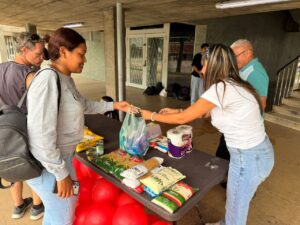 Clippve organizó tercera colecta para apoyar a familiares de presos políticos en vigilia (IMÁGENES)