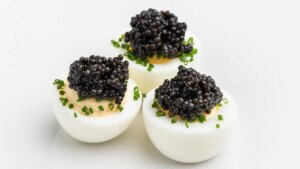 Cómo elegir un caviar de calidad, según un experto: «El precio no siempre es un indicador fiable»