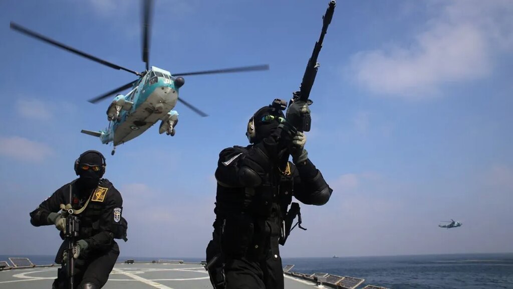 Cómo es el bloqueo naval del estrecho de Ormuz: las claves de la táctica de guerra de Irán y EEUU