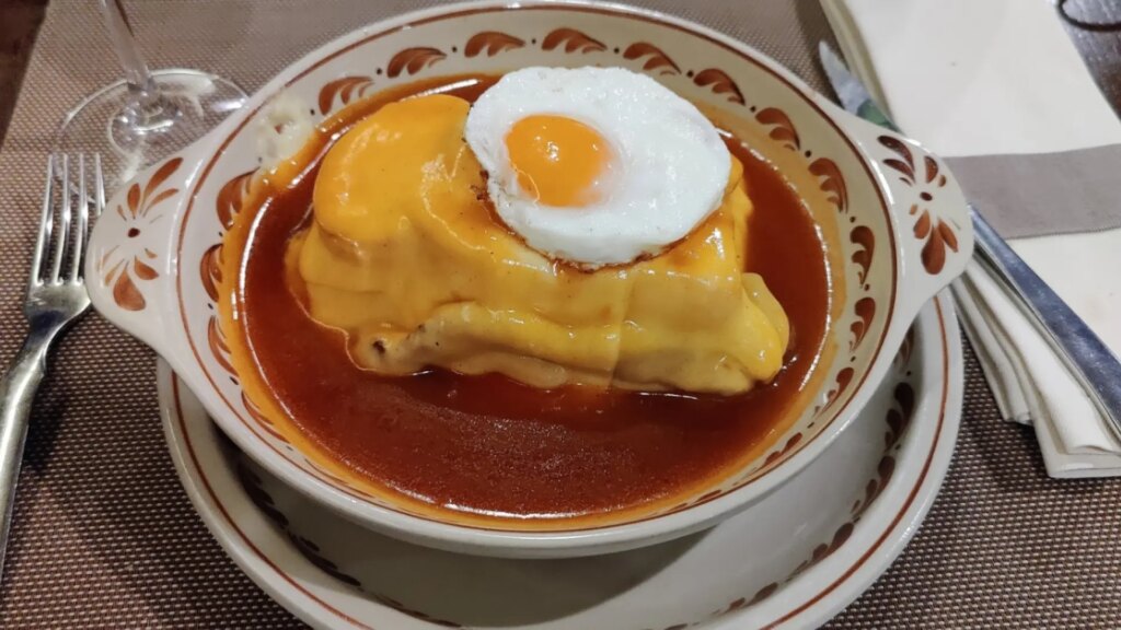 Cómo hacer francesinha, el sándwich típico de Portugal que fue uno de los diez mejores del mundo en 2011