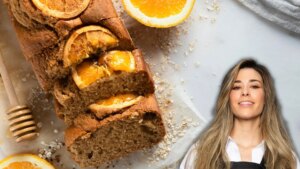 Cómo hacer un bizcocho de naranja esponjoso y con pocos ingredientes, según Martha Delicious