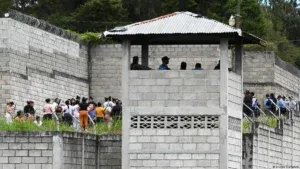 Condenan a 920 años de prisión a 15 presas por matanza en una cárcel femenina de Honduras – AlbertoNews