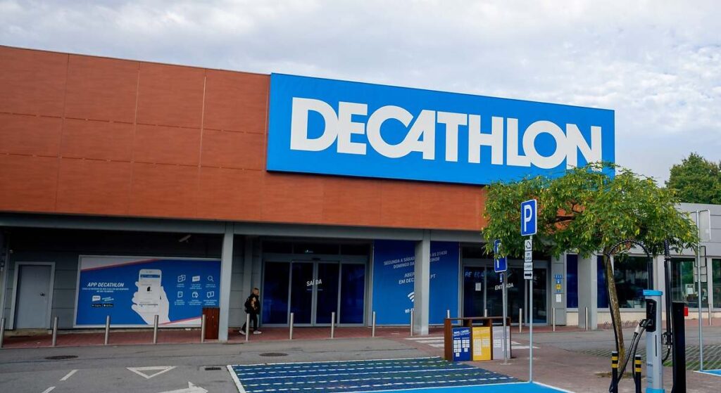 Confirmado: a partir de junio, las tiendas Decathlon contratarán a 2.000 personas con sueldos de más de 1.600 euros