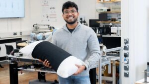 Crean una funda de almohada inteligente que te avisa de llamadas o alarmas mientras duermes: así funciona