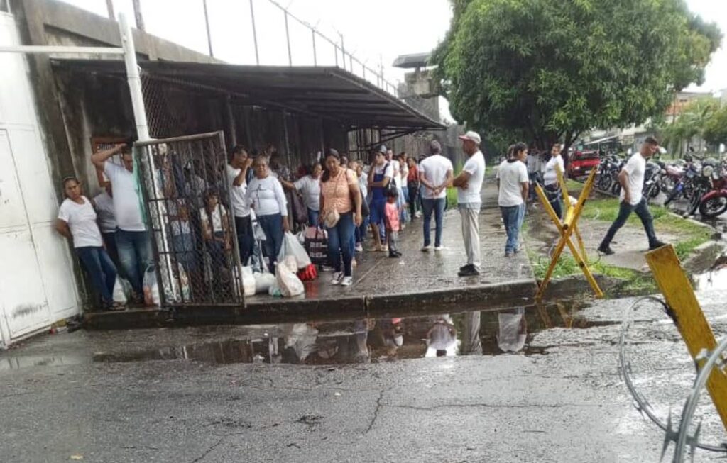 Crece la angustia en el Injuba: familiares siguen sin información sobre visitas a presos (Videos)