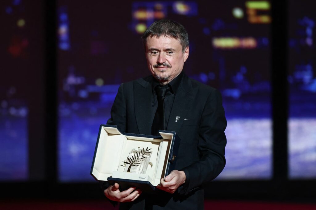 Cristian Mungiu logra su segunda Palma de Oro en Cannes con ‘Fjord’, una denuncia contra “cualquier forma de integrismo”