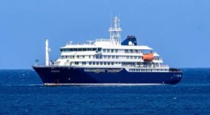 Crucero afectado por hantavirus llega a su parada final