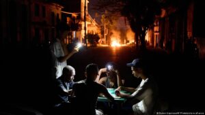 Cuba-EE. UU.: tensión, drones y mochilas de emergencia