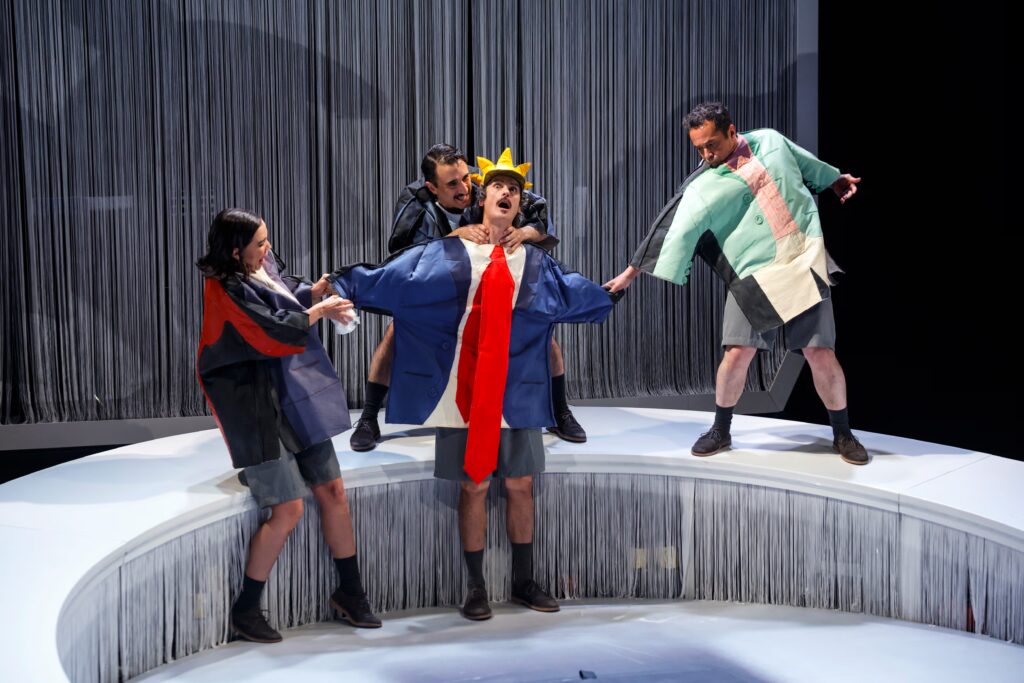 Pase gráfico de la obra de teatro 'Ubú', en la Nave 10 de Matadero, en Madrid, el pasado 22 de mayo.