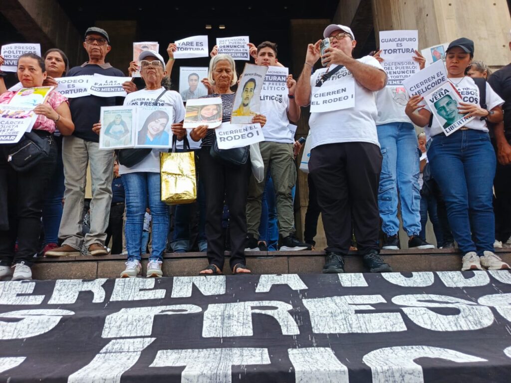 Defensoría promete revisar casos de presos políticos ante presión
