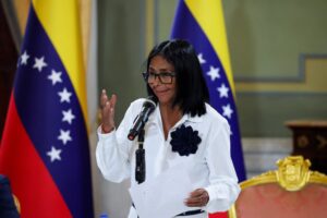 Delcy Rodríguez anunció que hará un viaje a «rumbo desconocido» en las próximas horas
