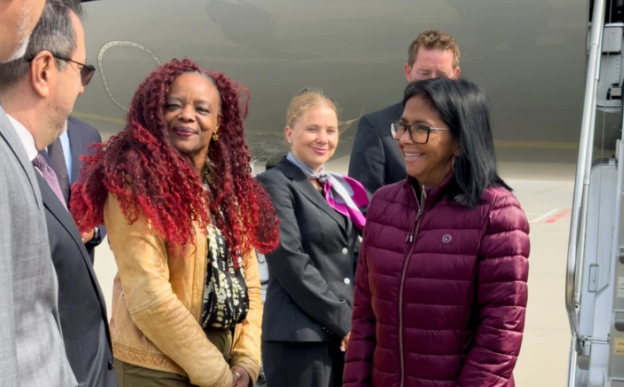 Delcy Rodríguez está en Países Bajos para "defender" a Venezuela ante la CIJ